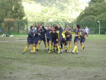 esultanza-per-la-rete-di-camelia